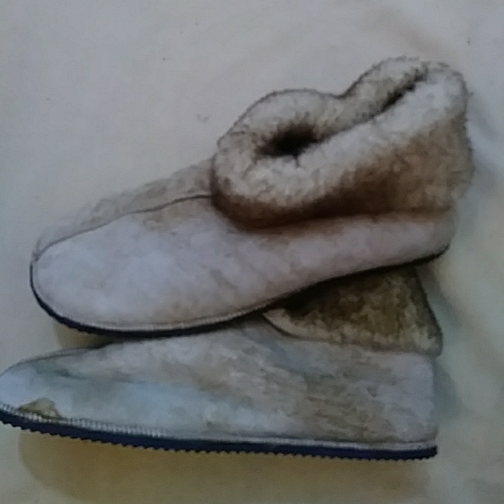 Tan suede slippers with fur lining-sz 10 - Picture 3 of 6